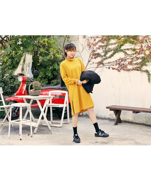 HOTPING（ホッピン）の「サイドスリットフリルネックリブワンピース（ワンピース・レディース・ライトベージュ/マスタード/ネイビー/ブリック/カーキ/ブラウン/ブラック・フリーサイズ(XS-L)）」の6枚目の写真