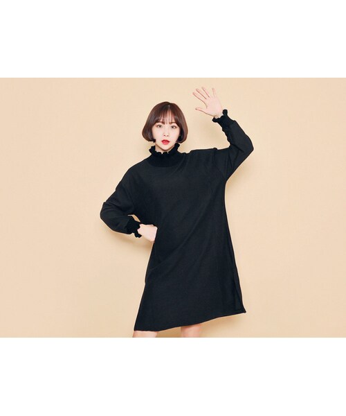 HOTPING（ホッピン）の「サイドスリットフリルネックリブワンピース（ワンピース・レディース・ライトベージュ/マスタード/ネイビー/ブリック/カーキ/ブラウン/ブラック・フリーサイズ(XS-L)）」の2枚目の写真