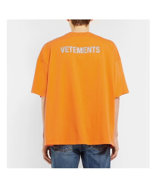VETEMENTS（ヴェトモン）の「Vetements Staff Printed Cotton-Jersey T-Shirt（Tシャツ/カットソー・メンズ・Orange・XS/M/S/L）」の5枚目の写真