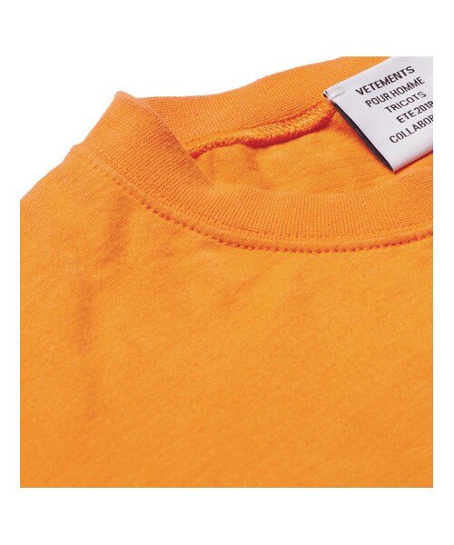 VETEMENTS（ヴェトモン）の「Vetements Staff Printed Cotton-Jersey T-Shirt（Tシャツ/カットソー・メンズ・Orange・XS/M/S/L）」の4枚目の写真
