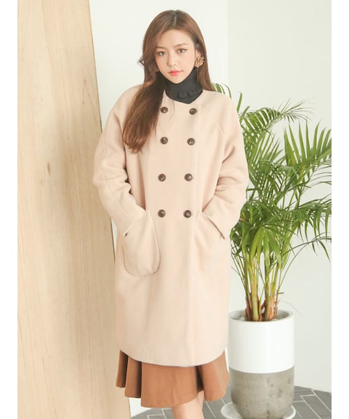 KORMARCH（コマチ）の「ノーカラーダブルボタンポイントロングコート