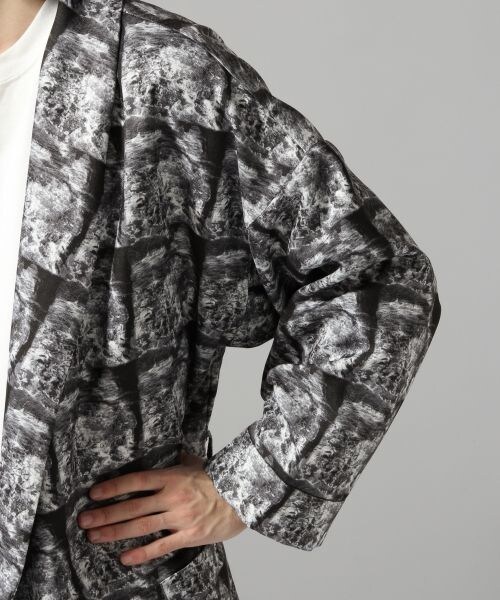 HARE（ハレ）の「ソウガラデザインガウン（ジャケット/アウター・ブラック/ブルー）」の8枚目の写真