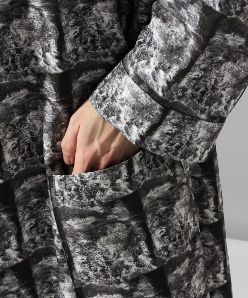 HARE（ハレ）の「ソウガラデザインガウン（ジャケット/アウター・ブラック/ブルー）」の9枚目の写真