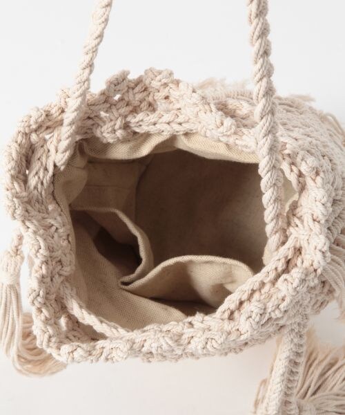 LOWRYS FARM（ローリーズファーム）の「★WEB先行予約アイテム★マクラメキンチャクショルダー（バッグ・アイボリー/ブラウン）」の6枚目の写真