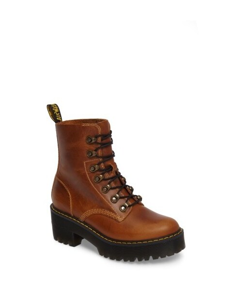 Dr. Martens（ドクターマーチン）の「Women's Dr. Martens Leona Heeled Boot（ブーツ・レディース・Black/Brown・7US/ 5UK/9US/ 7UK/10US/ 8UK/6US/ 4UK）」の2枚目の写真