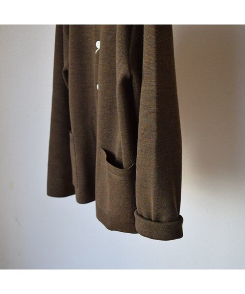 STILL BY HAND（スティルバイハンド）の「STILL BY HAND CREWNECK