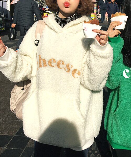 DHOLIC（ディーホリック）の「cheeseボアフードプルオーバー（パーカー・レディース・グリーン/ブラック/ホワイト・FREE）」の2枚目の写真