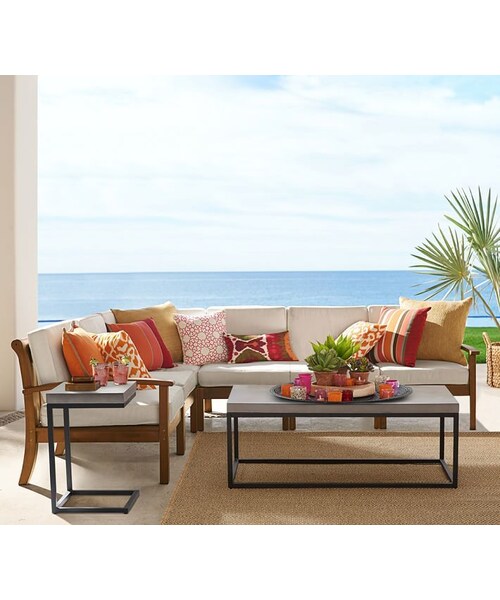 Pottery Barn(ポッタリーバーン)の「Sloan Concrete & Metal Coffee Table(家具)」の6枚目の写真