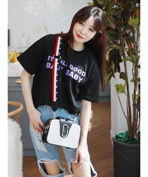 bodurine(ボドゥリネ)の「BLINGBLINGミニバッグ *全4色*(ハンドバッグ・レディース・실버/블랙/핑크/골드・21*14*6)」の1枚目の写真