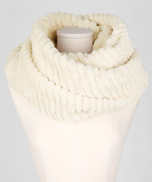 DHOLIC（ディーホリック）の「リブフェイクファースヌード（ストール/ショール・レディース・ブラウン/ホワイト/グレー/ブラック/ベージュ/シルバー・ONE）」の5枚目の写真