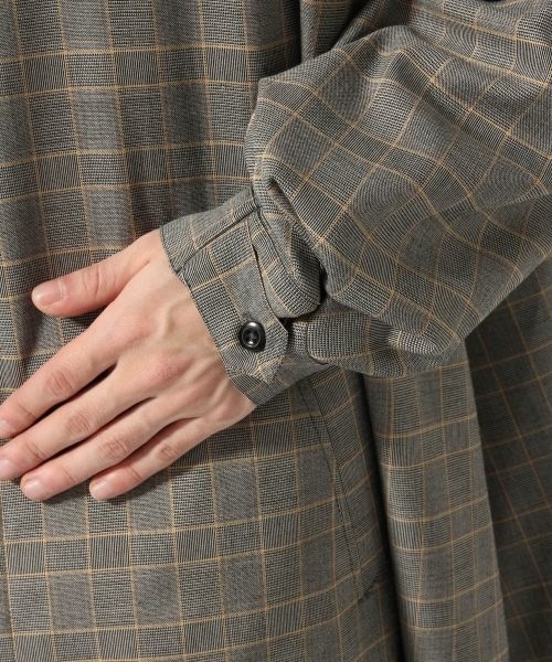 HARE(ハレ)の「BIGグレンチェックノーカラーシャツ(トップス・チャコールグレー)」の10枚目の写真