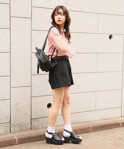 Heather（ヘザー）の「ベルトツキ／タックショートパンツ（パンツ・ブラック/ブラウン）」の4枚目の写真