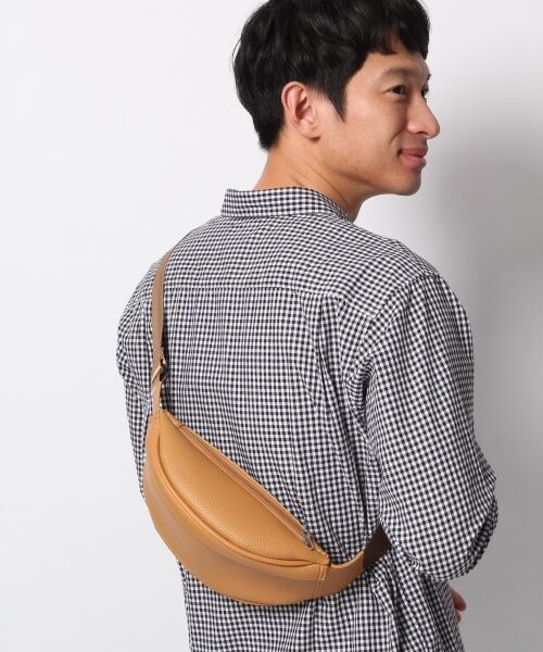 GLOBAL WORK(グローバルワーク)の「フェイクレザーウェストバッグ(バッグ・ブラック/キャメル)」の4枚目の写真