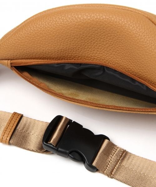 GLOBAL WORK(グローバルワーク)の「フェイクレザーウェストバッグ(バッグ・ブラック/キャメル)」の10枚目の写真