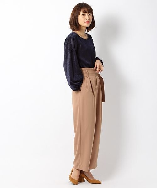 laboratory work（ラボラトリーワーク）の「タックベルトワイドパンツ（パンツ・ブラック/ベージュ/グリーン）」の5枚目の写真