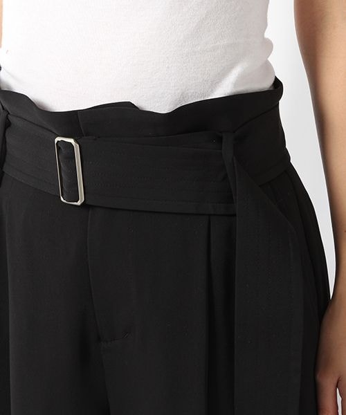 laboratory work（ラボラトリーワーク）の「タックベルトワイドパンツ（パンツ・ブラック/ベージュ/グリーン）」の12枚目の写真