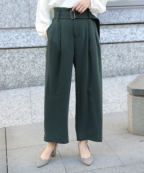 laboratory work（ラボラトリーワーク）の「タックベルトワイドパンツ（パンツ・ブラック/ベージュ/グリーン）」の3枚目の写真