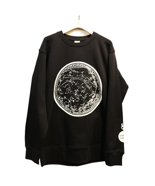 A STORY TOKYO(アストーリートウキョウ)の「天体観測 蓄光トレーナー /スウェット ブラック アンティーク 星座早見盤(スウェット・レディース・ブラック・M/L/XL/XXL)」の1枚目の写真