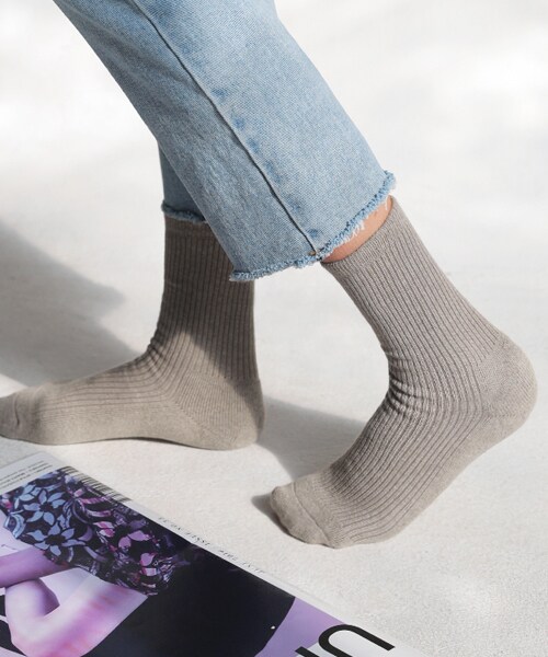 DHOLIC(ディーホリック)の「コットンブレンドクルーソックス(ソックス/靴下・レディース・グレー/ホワイト/ブラック/レッド/その他・FREE)」の1枚目の写真