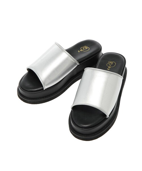 E hyphen world gallery（イーハイフンワールドギャラリー）の「エナメルサンダル（シューズ・シルバー/ブラック/ベージュ・S/M/L）」の7枚目の写真