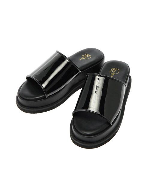 E hyphen world gallery（イーハイフンワールドギャラリー）の「エナメルサンダル（シューズ・シルバー/ブラック/ベージュ・S/M/L）」の8枚目の写真