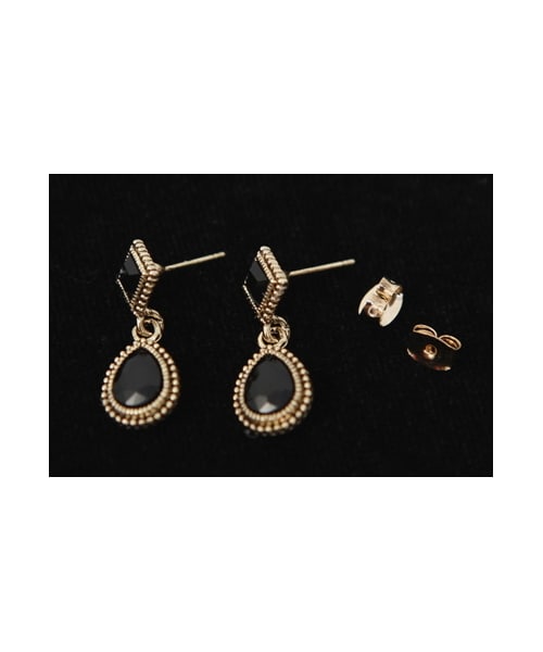 Dailyabout(デイリーアバウト)の「アンティークビジューピアス(ピアス(両耳用)・レディース・ブラック/グリーン・FREE)」の1枚目の写真