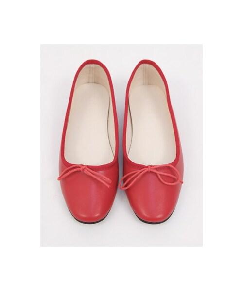 Dailyabout(デイリーアバウト)の「リボンポイントラウンドトゥフラットシューズ(その他シューズ・レディース・レッド/ブラウン/ベージュ/ブラック・240mm(=24.0cm)サイズ基準)」の1枚目の写真