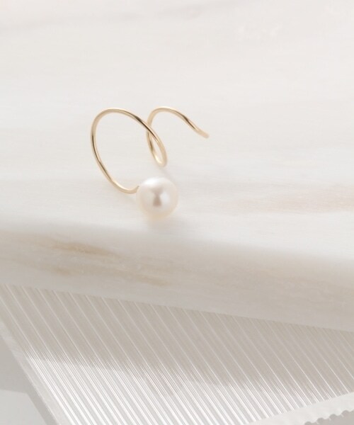 PAS TIERRA(パティエラ)の「K10スパイラルパールピアス(片耳用)(アクセサリー・ゴールド)」の1枚目の写真