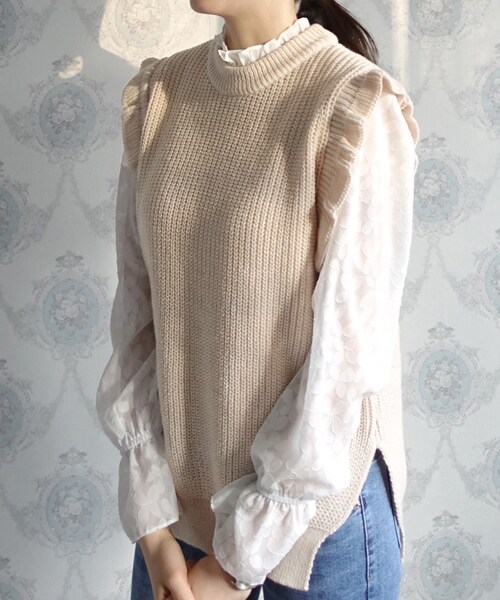 DHOLIC（ディーホリック）の「ショルダーフリルニットベスト（ベスト・レディース・グリーン/ベージュ/ピンク/ブラック/ブルー・FREE）」の3枚目の写真