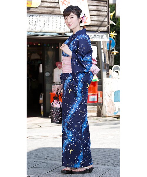 浴衣屋さん.com（ユカタヤサンドットコム）の「浴衣+しわ兵児帯+下駄の３点セット（浴衣・レディース・ブルー系・M）」の2枚目の写真