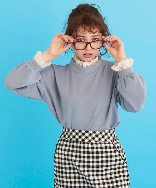 MAJESTIC LEGON(マジェスティックレゴン)の「レース付裏起毛プルオーバー(トップス・レディース・ブルー/アイボリー/ベージュ・M)」の4枚目の写真