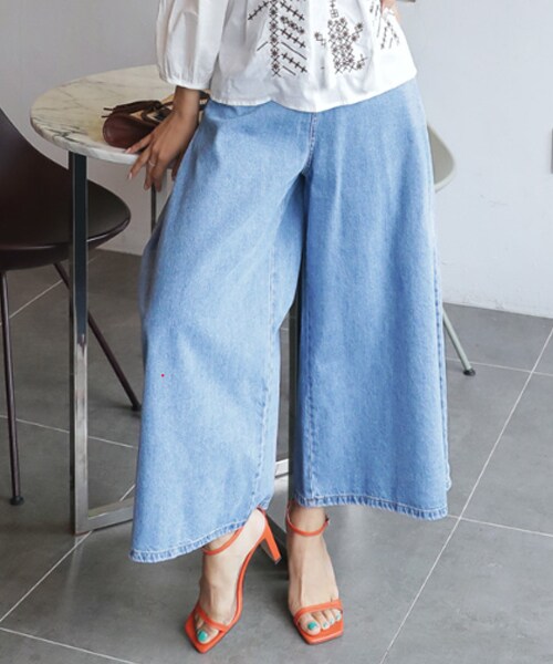 DHOLIC(ディーホリック)の「ハイウエストワイドブルーデニムパンツ(デニムパンツ・レディース・ブルー・S/M)」の1枚目の写真