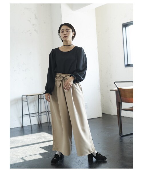 E hyphen world gallery（イーハイフンワールドギャラリー）の「・ウエストリボンボリュームワイドパンツ（パンツ・ブラック/ベージュ/イエロー/ラベンダー・F）」の2枚目の写真