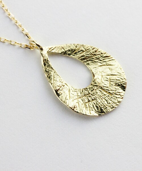 pinacoteca（ピナコテーカ）の「ピナコテーカ 705 アーバン シャイン ティアドロップ ネックレス（ネックレス・レディース・ゴールド・40cm）」の2枚目の写真