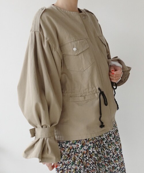 DHOLIC（ディーホリック）の「ラウンドネックミリタリージャケット（ミリタリージャケット・レディース・グリーン/ベージュ・FREE）」の2枚目の写真