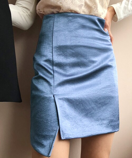 DHOLIC(ディーホリック)の「グロッシーアンバランスミニスカート(スカート・レディース・ブラック/ブルー/イエロー/オレンジ・S/M)」の2枚目の写真