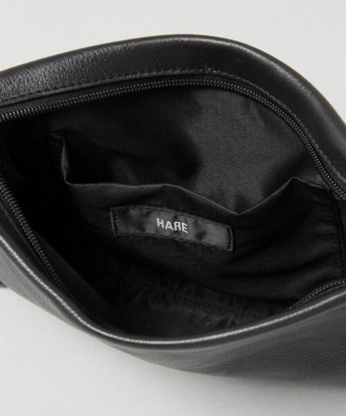 HARE(ハレ)の「レザーサコッシュBAG(バッグ・ブラック/ネイビー)」の5枚目の写真