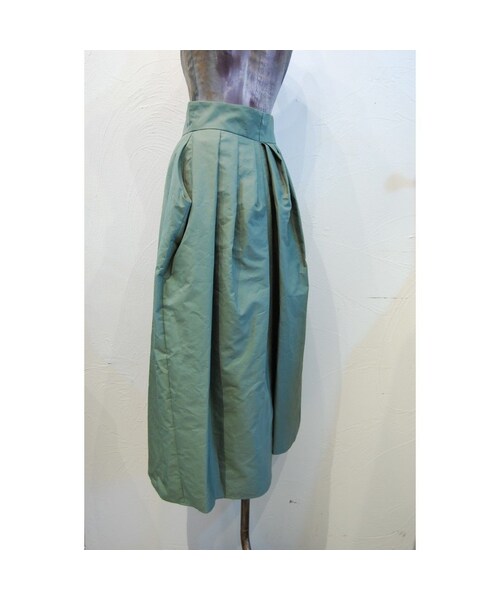 tiny dinosaur（タイニーダイナソー）の「タックロングスカート（スカート・レディース・その他）」の2枚目の写真