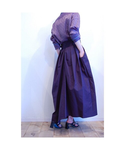 tiny dinosaur（タイニーダイナソー）の「タックロングスカート（スカート・レディース・その他）」の4枚目の写真