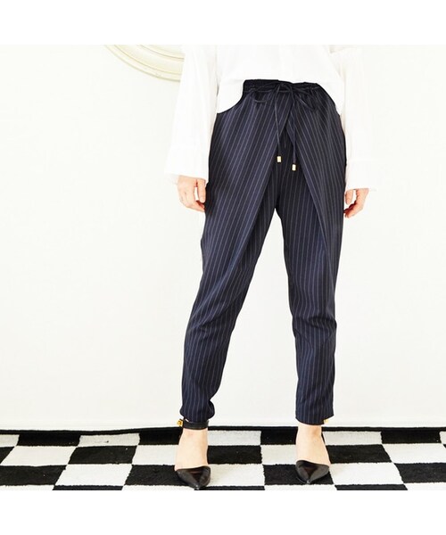 L'Ancre（アンカー）の「L'Ancre (アンカー）ピンストライプペグトップドロストパンツ（その他パンツ・レディース・エクリュ/ネイビー・38(M)）」の2枚目の写真