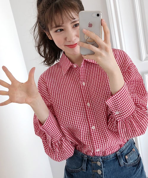 DHOLIC(ディーホリック)の「ギンガムチェックパフスリーブシャツ(シャツ/ブラウス・レディース・ブラック/レッド/ブルー/ピンク・FREE)」の4枚目の写真