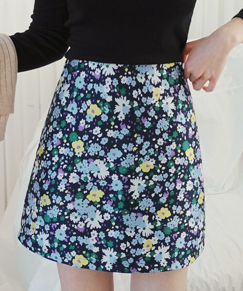 DHOLIC(ディーホリック)の「フローラルパターンミニスカート(スカート・レディース・ブルー/レッド・S/M)」の1枚目の写真