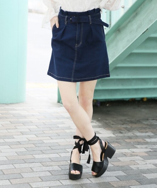 Heather（ヘザー）の「ベルトツキアソートミニスカート（スカート・ブラック系/ベージュ/デニム）」の3枚目の写真