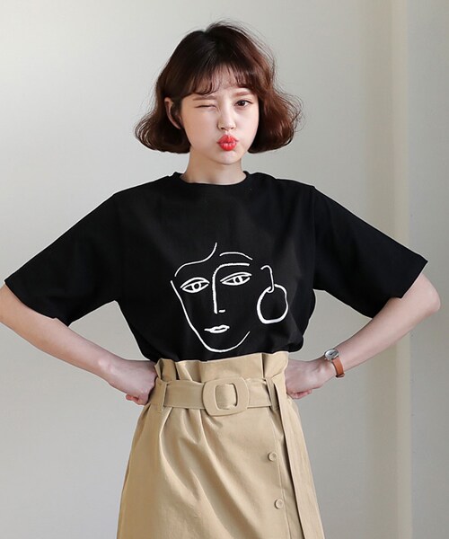 DHOLIC（ディーホリック）の「フェイスプリントTシャツ（Tシャツ/カットソー・レディース・ベージュ/ブラック/ホワイト・FREE）」の3枚目の写真