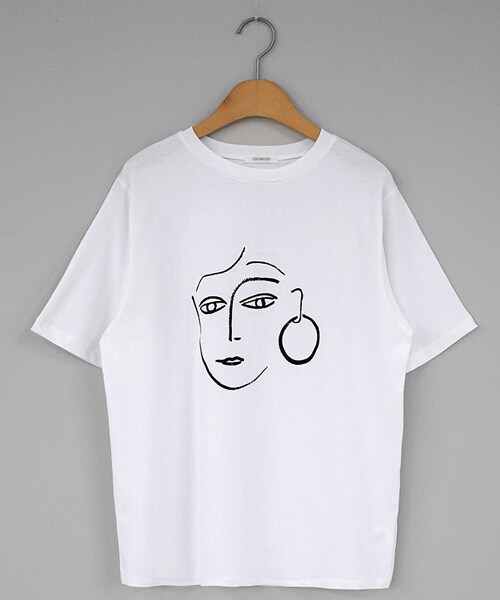 DHOLIC（ディーホリック）の「フェイスプリントTシャツ（Tシャツ/カットソー・レディース・ベージュ/ブラック/ホワイト・FREE）」の2枚目の写真