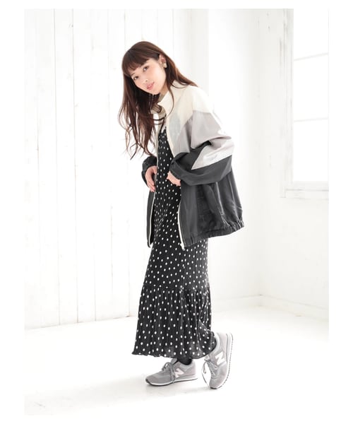 Green　Parks（グリーンパークス）の「・ドットプリーツキャミワンピース（ワンピース/ドレス・グレー/ブラック/ベージュ・F）」の3枚目の写真