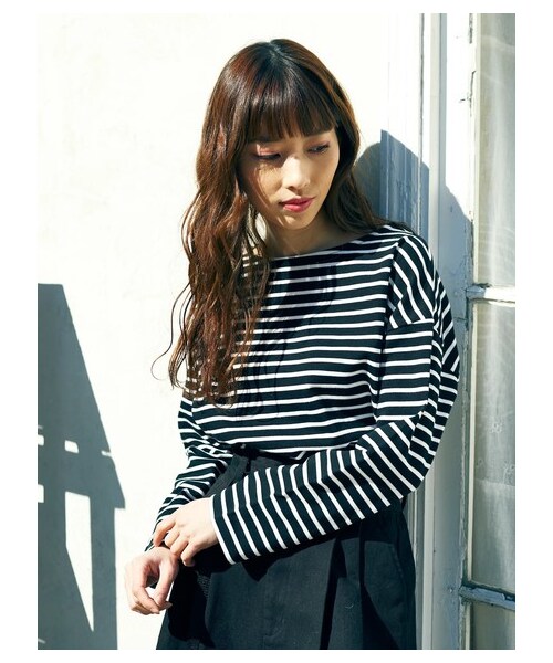 E hyphen world gallery（イーハイフンワールドギャラリー）の「・ボーダードロッププルオーバー（トップス・オフホワイト/ブラック/レッド/ネイビー・F）」の2枚目の写真