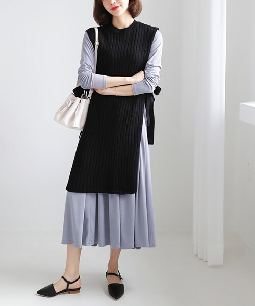 DHOLIC（ディーホリック）の「サイドタイロングニットベスト（ワンピース・レディース・ベージュ/ブラック・FREE）」の2枚目の写真