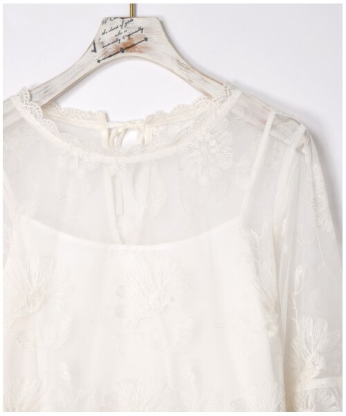 w closet（ダブルクローゼット）の「フラワー刺繍スカラップレースプルオーバー（トップス・レディース・オフホワイト・FREE）」の8枚目の写真