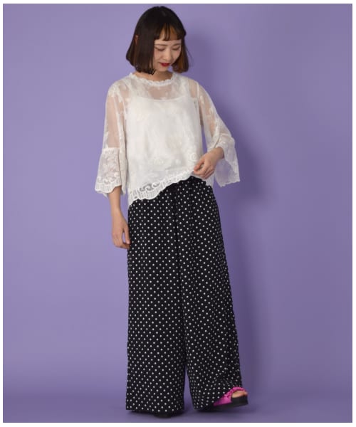 w closet（ダブルクローゼット）の「フラワー刺繍スカラップレースプルオーバー（トップス・レディース・オフホワイト・FREE）」の3枚目の写真